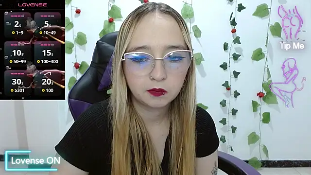 Liaroberts1 online show from February 14, 2:45 am