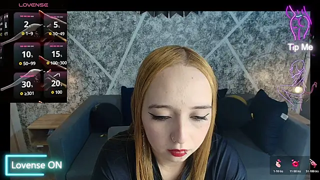 Liaroberts1 online show from July 30, 1:43 pm