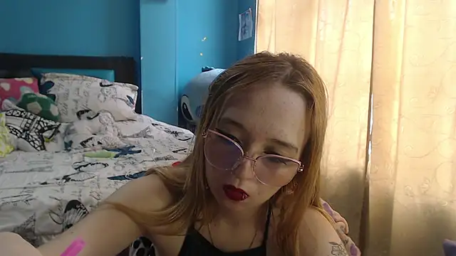 Liaroberts1 online show from February 19, 3:05 pm