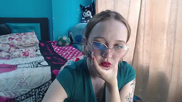 Liaroberts1 online show from March 18, 11:55 am