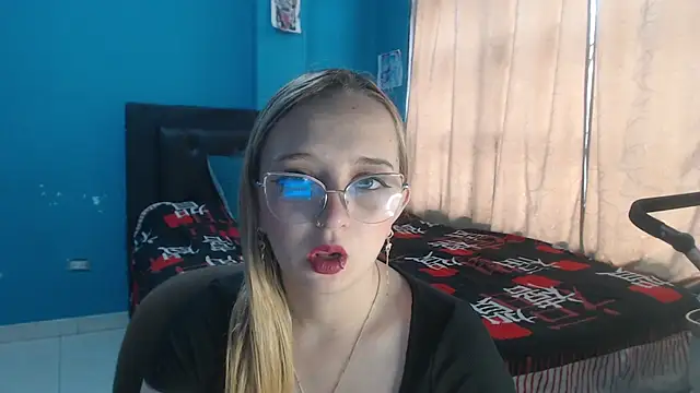 Liaroberts1 online show from November 24, 12:16 pm