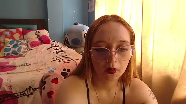 Liaroberts1 online show from February 14, 3:15 pm