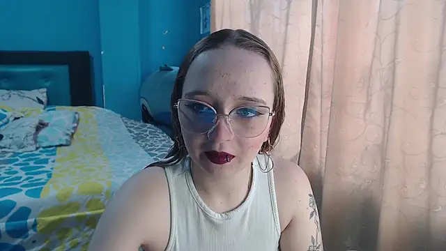 Liaroberts1 online show from March 17, 12:04 pm