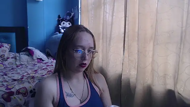 Liaroberts1 online show from March 8, 3:13 pm