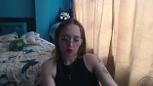 Liaroberts1 online show from March 13, 6:01 pm