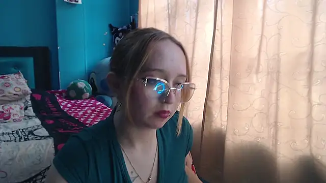 Liaroberts1 online show from March 18, 6:06 pm