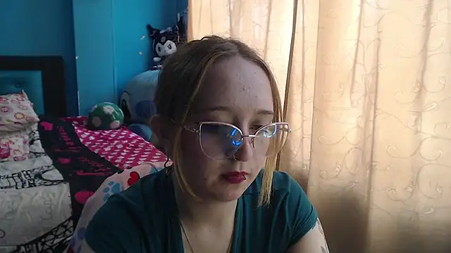 Liaroberts1 online show from March 18, 3:01 pm