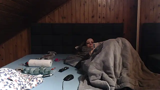 BoeseMoni1998 online show from March 15, 7:59 pm