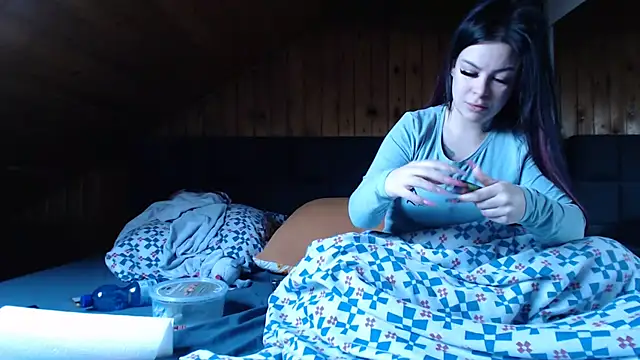 Snapshot of BoeseMoni1998 chatting on December 18, 10:19 am BoeseMoni1998 online show from December 18, 10:19 am