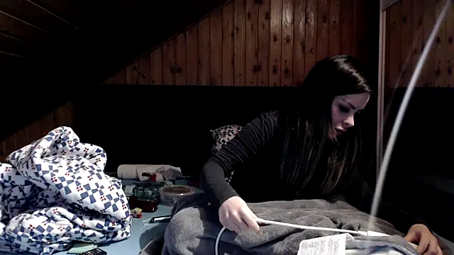 BoeseMoni1998 online show from March 12, 5:49 pm