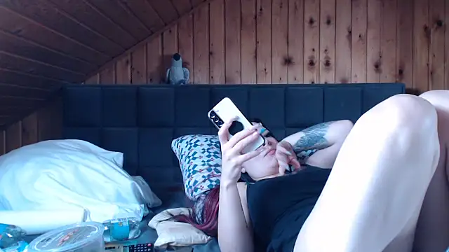 BoeseMoni1998 online show from September 19, 9:35 am