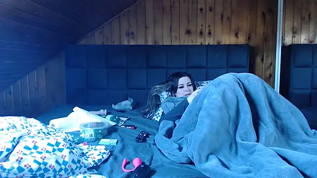 BoeseMoni1998 online show from March 18, 3:12 pm