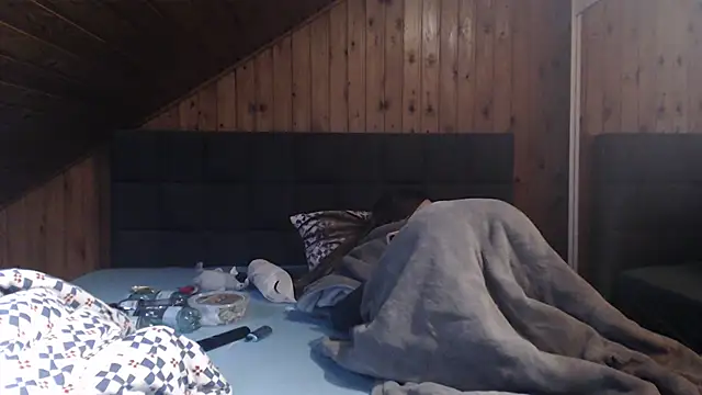 BoeseMoni1998 online show from March 13, 3:28 pm