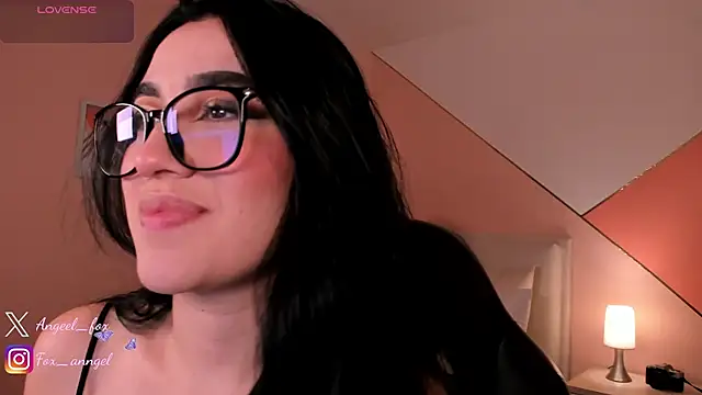 Snapshot of angeel_fox chatting on February 28, 1:05 am angeel fox online show from February 28, 1:05 am