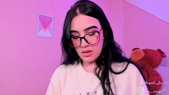 Snapshot of angeel_fox chatting on January 7, 2:38 am angeel fox online show from January 7, 2:38 am