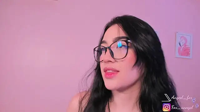 Snapshot of angeel_fox chatting on January 17, 3:32 am angeel fox online show from January 17, 3:32 am