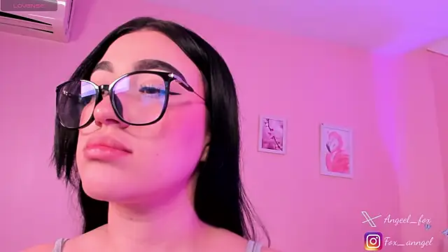 Snapshot of angeel_fox chatting on February 12, 2:55 am angeel fox online show from February 12, 2:55 am