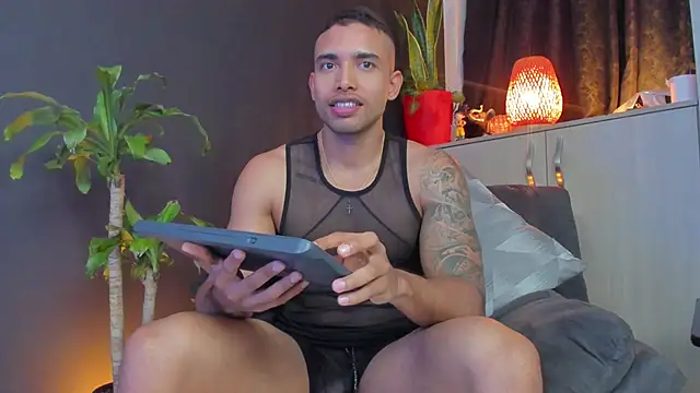 Snapshot of LincomAmith chatting on October 12, 11:06 pm LincomAmith online show from October 12, 11:06 pm