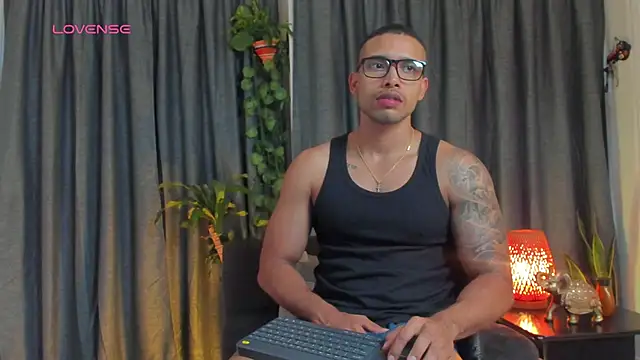 Snapshot of LincomAmith chatting on September 18, 10:24 pm LincomAmith online show from September 18, 10:24 pm