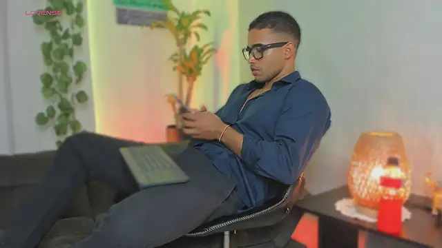 Snapshot of LincomAmith chatting on February 23, 4:50 am LincomAmith online show from February 23, 4:50 am