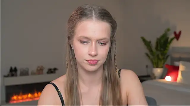 ella twinkl online show from April 17, 6:55 pm