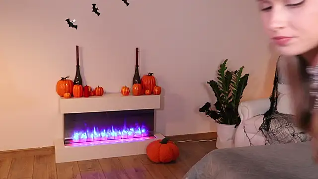 ella twinkl online show from October 25, 7:03 pm