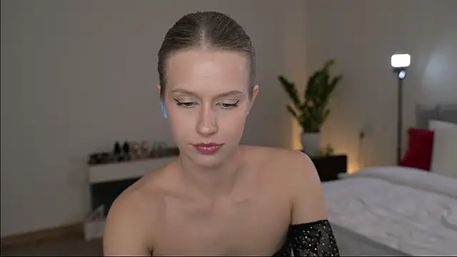 ella twinkl online show from May 2, 6:46 pm