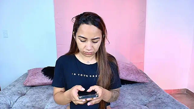 Snapshot of Jules_n_Gia chatting on November 2, 2:11 pm Jules n Gia online show from November 2, 2:11 pm