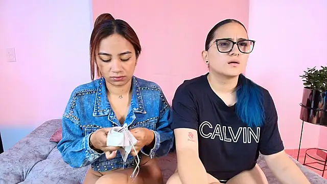 Snapshot of Jules_n_Gia chatting on October 29, 10:25 am Jules n Gia online show from October 29, 10:25 am