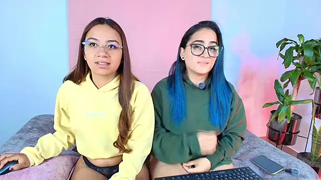 Snapshot of Jules_n_Gia chatting on September 30, 10:21 am Jules n Gia online show from September 30, 10:21 am