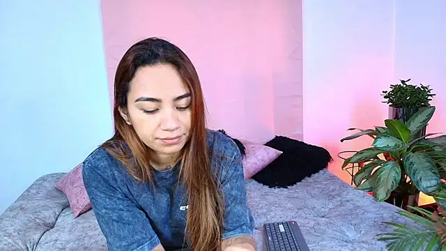 Snapshot of Jules_n_Gia chatting on November 1, 5:40 pm Jules n Gia online show from November 1, 5:40 pm