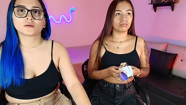 Snapshot of Jules_n_Gia chatting on March 9, 9:03 pm Jules n Gia online show from March 9, 9:03 pm