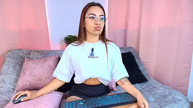 Snapshot of Jules_n_Gia chatting on October 17, 3:14 pm Jules n Gia online show from October 17, 3:14 pm