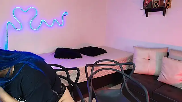 Snapshot of Jules_n_Gia chatting on March 7, 9:27 pm Jules n Gia online show from March 7, 9:27 pm