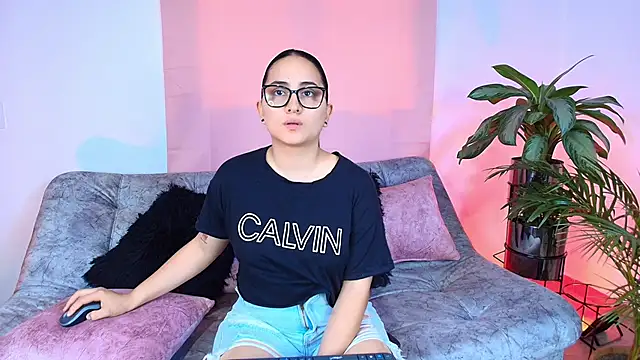 Snapshot of Jules_n_Gia chatting on November 6, 5:50 pm Jules n Gia online show from November 6, 5:50 pm