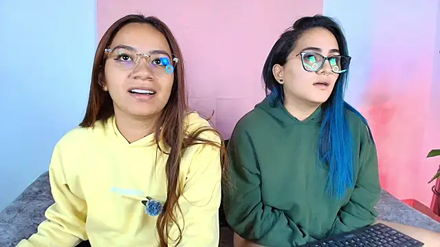 Snapshot of Jules_n_Gia chatting on September 30, 10:27 pm Jules n Gia online show from September 30, 10:27 pm