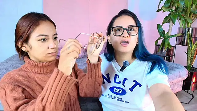 Snapshot of Jules_n_Gia chatting on September 25, 10:32 am Jules n Gia online show from September 25, 10:32 am