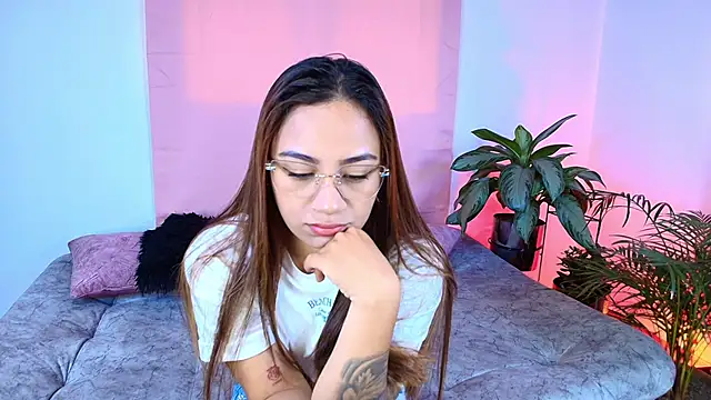 Snapshot of Jules_n_Gia chatting on December 3, 5:56 pm Jules n Gia online show from December 3, 5:56 pm