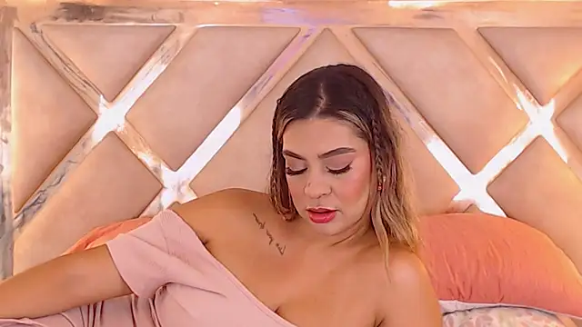 Snapshot of JoannaStanford chatting on November 14, 9:18 pm JoannaStanford online show from November 14, 9:18 pm