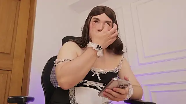 Snapshot of meloddysky chatting on December 13, 8:04 pm meloddysky online show from December 13, 8:04 pm