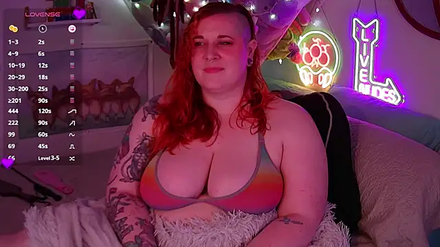 opalreigning online show from April 11, 5:26 am