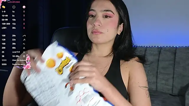 ZaraDames  online show from April 6, 3:24 am