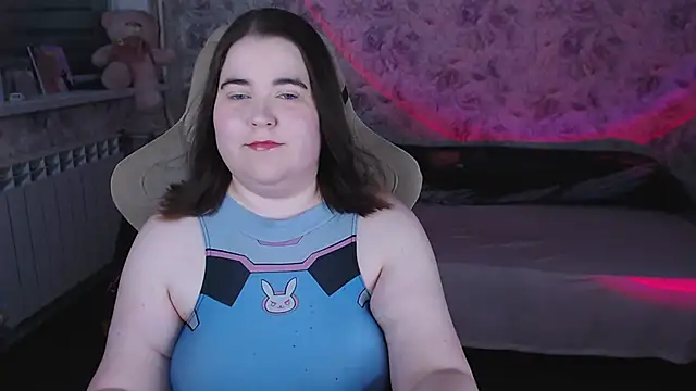 Estelle Hicks online show from April 12, 6:44 pm