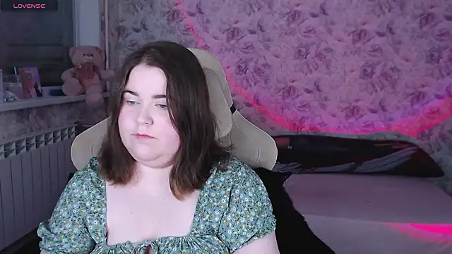 Estelle Hicks online show from March 21, 6:45 pm