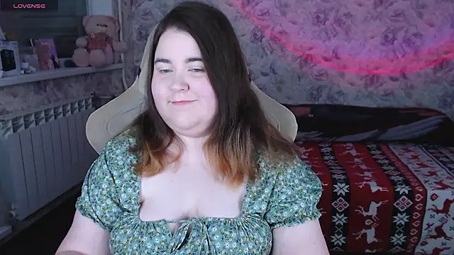 Snapshot of Estelle_Hicks chatting on February 5, 6:26 pm Estelle Hicks online show from February 5, 6:26 pm