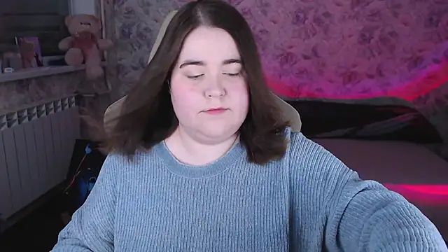 Estelle Hicks online show from April 8, 6:42 pm