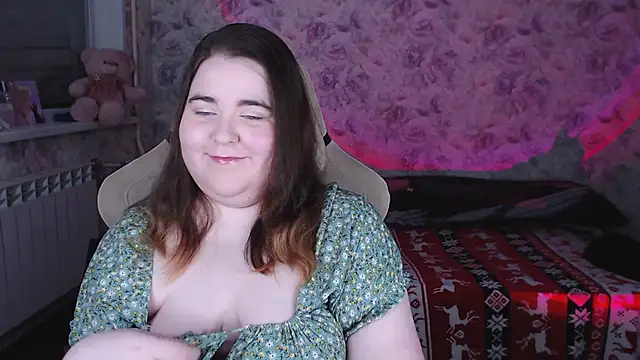 Snapshot of Estelle_Hicks chatting on February 22, 6:42 pm Estelle Hicks online show from February 22, 6:42 pm