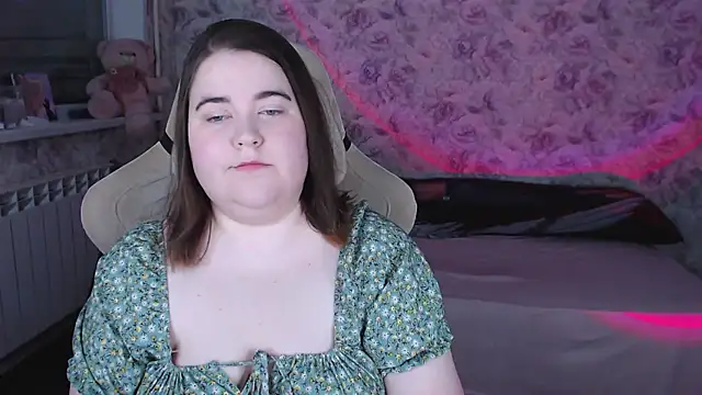 Estelle Hicks online show from March 23, 6:08 pm