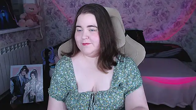 Snapshot of Estelle_Hicks chatting on June 14, 7:26 pm Estelle Hicks online show from June 14, 7:26 pm