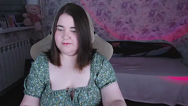 Estelle Hicks online show from April 18, 6:54 pm